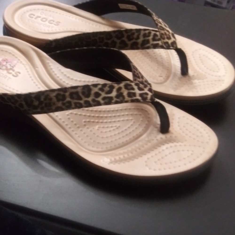 Woman's Leopard print Crocs sz10